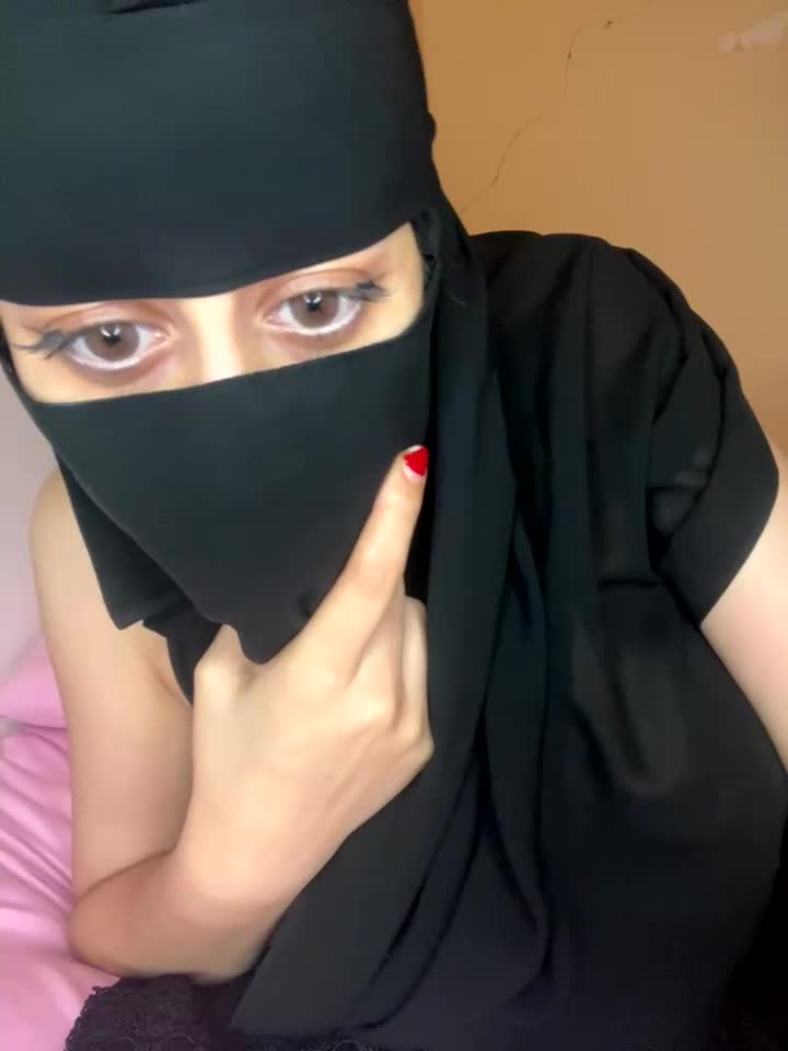 arabiaAna - Stripchat webcam show • Friday, September 5, 2025 #Smoking #Mobile #Colorful